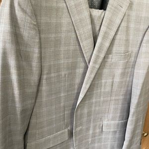 Men suit Michael Strahan collection